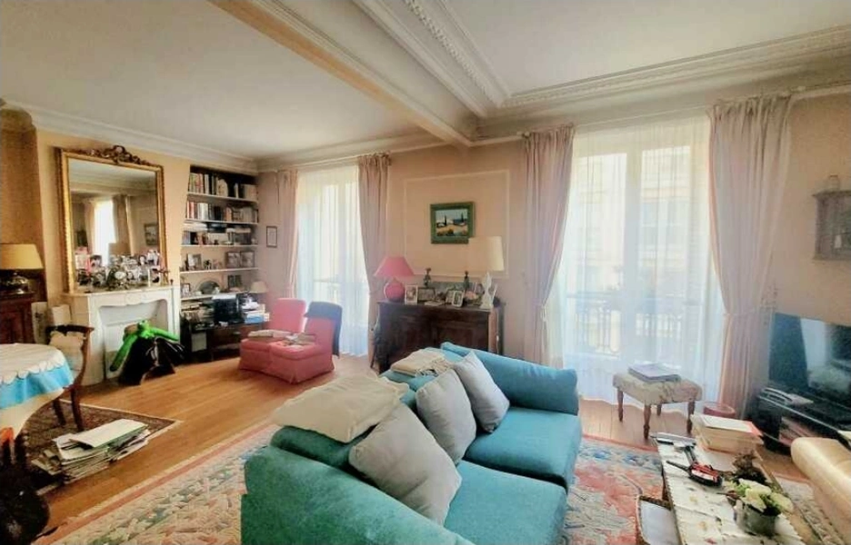 third image - rue descombes salon - 600h webp